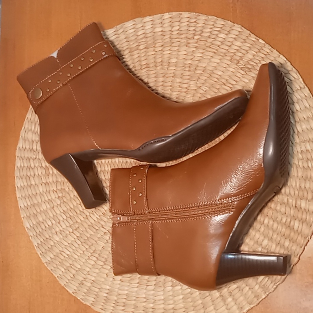 Aerosoles “Cingalong" Square Toe Ankle Boots